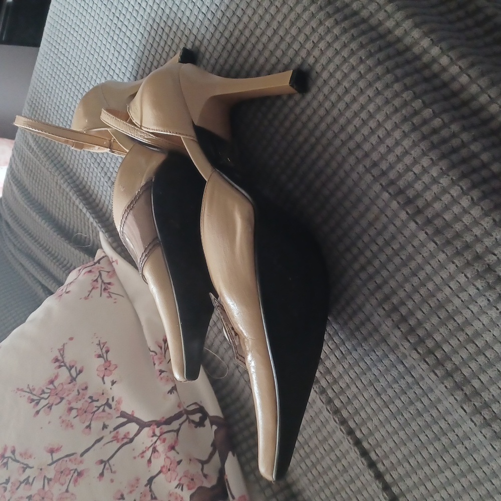 Pointed Heel - Picture 4 of 5